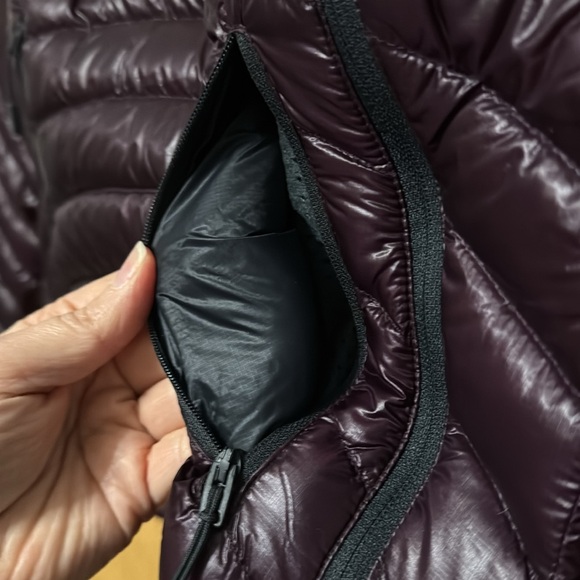 Mountain Hardwear Lightweight Puffer - Picture 3 of 5
